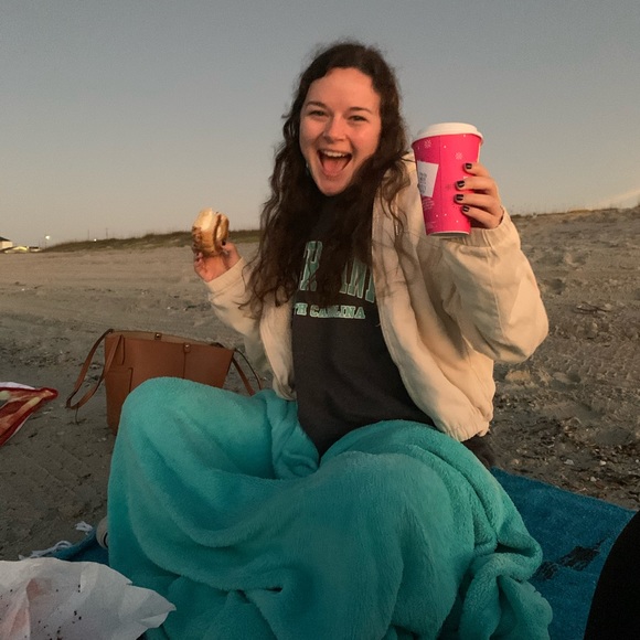 Meet your Posher, Gretchen - Picture 5 of 7